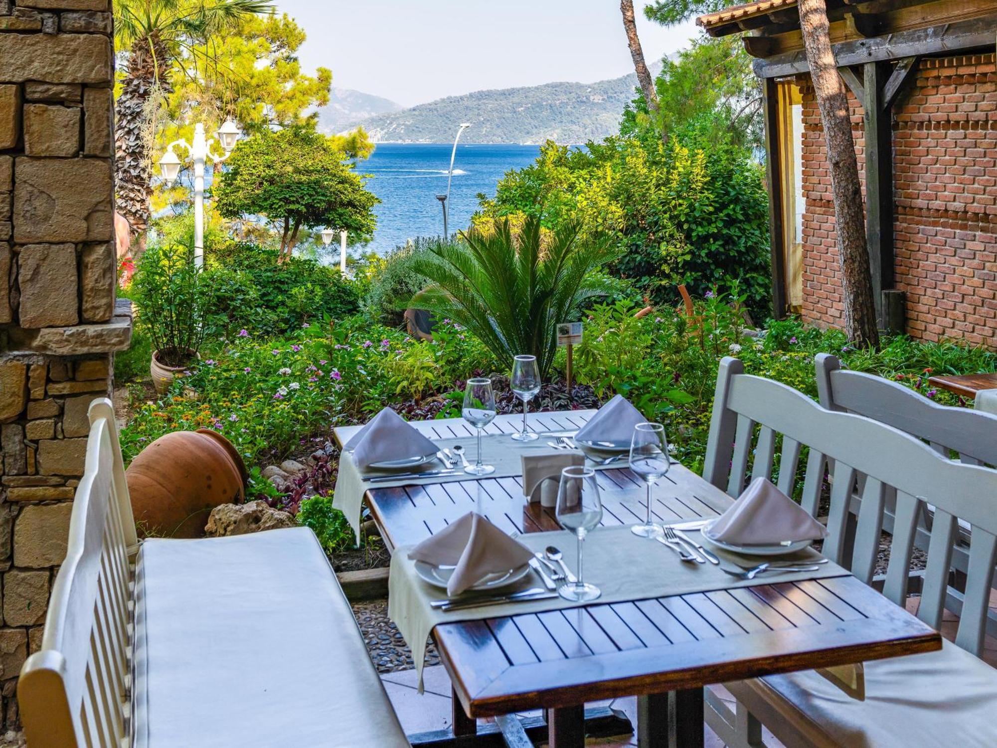 Labranda Mares Marmaris Hotel Esterno foto A restaurant in Bodrum