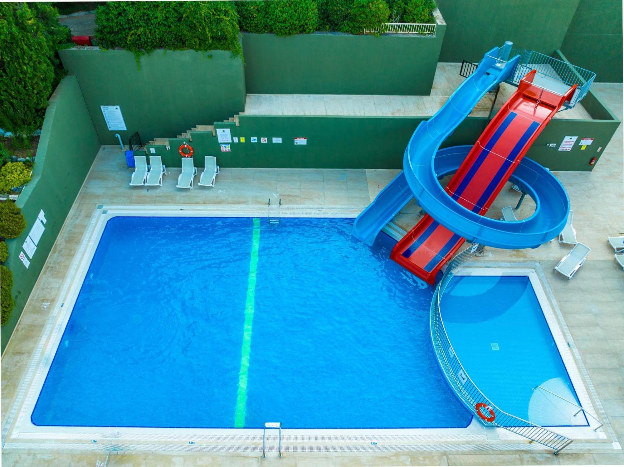Labranda Mares Marmaris Hotel Esterno foto Aerial view of the swimming pool