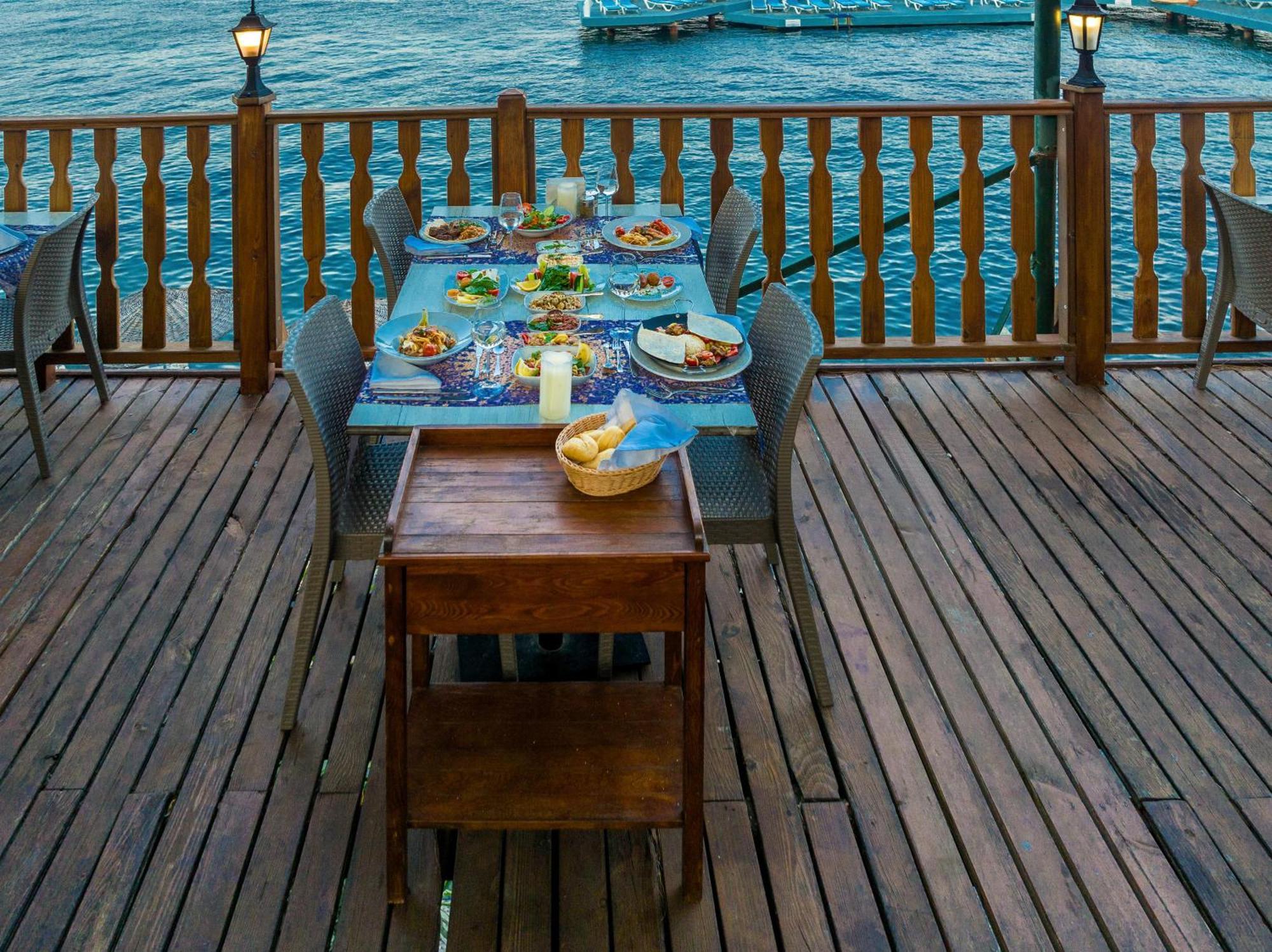 Labranda Mares Marmaris Hotel Esterno foto The Deck