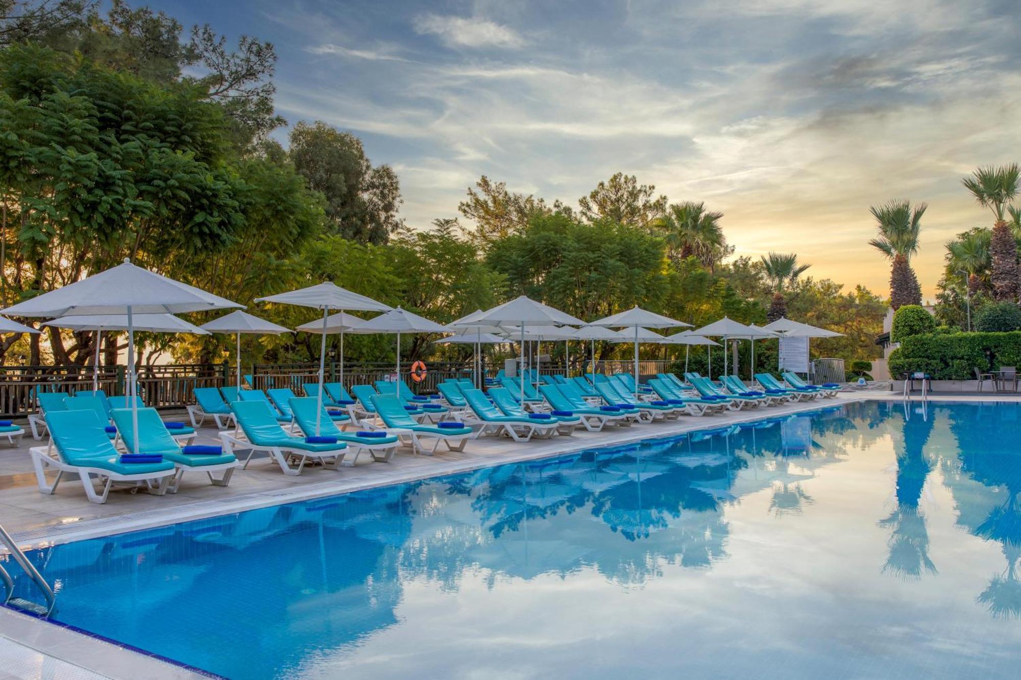 Labranda Mares Marmaris Hotel Esterno foto Pool at the hotel