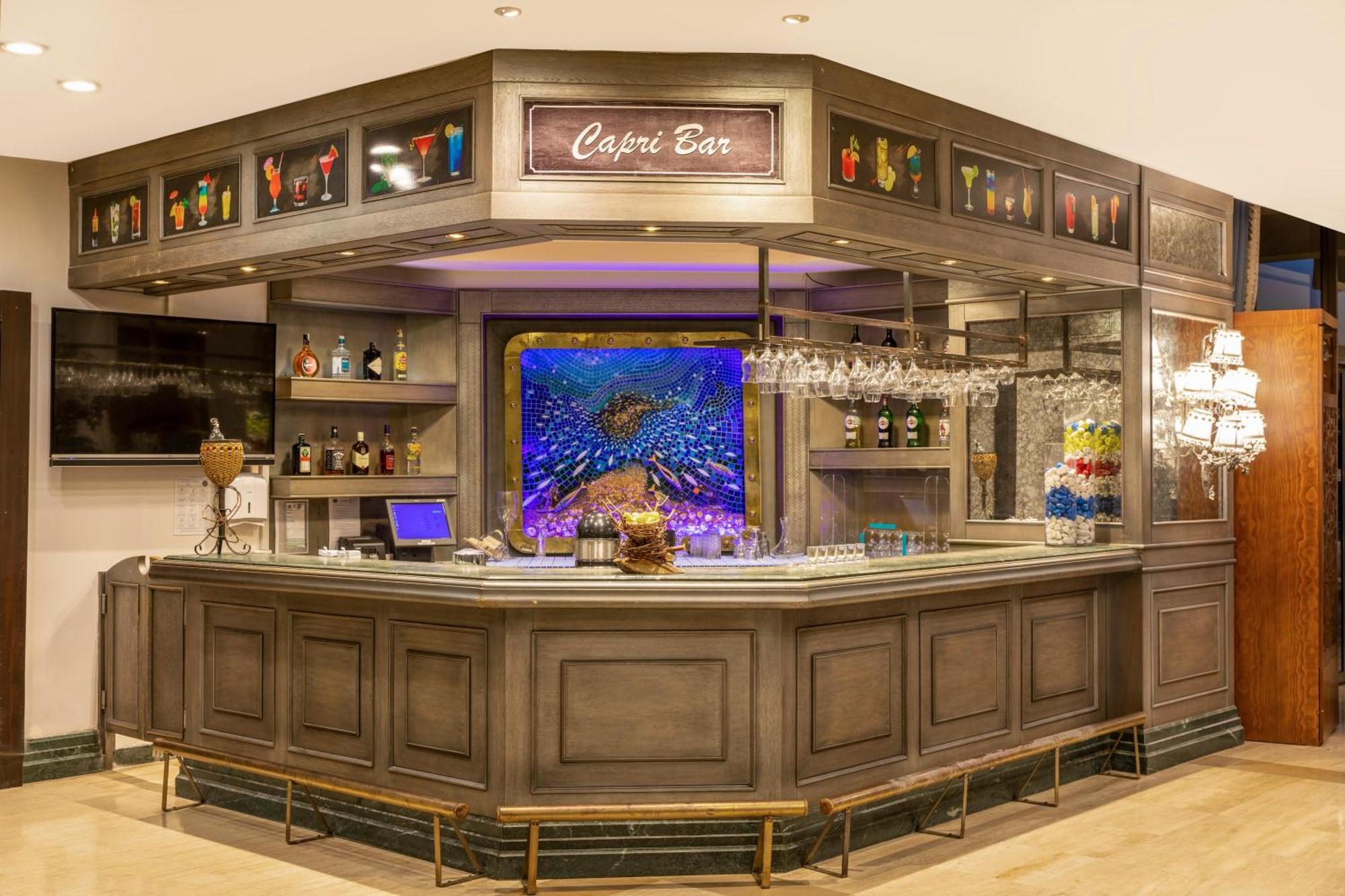 Labranda Mares Marmaris Hotel Esterno foto A bar in a hotel