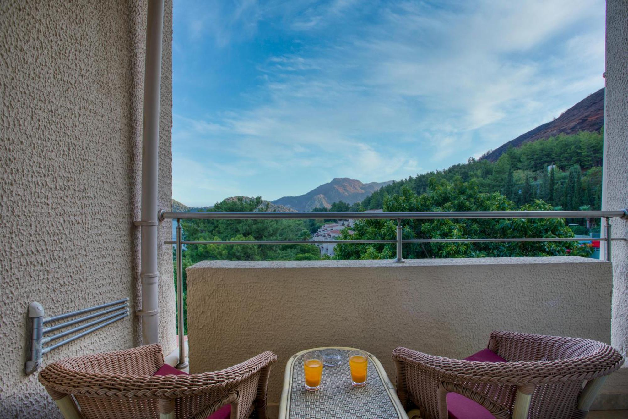 Labranda Mares Marmaris Hotel Esterno foto View from the balcony of a hotel room