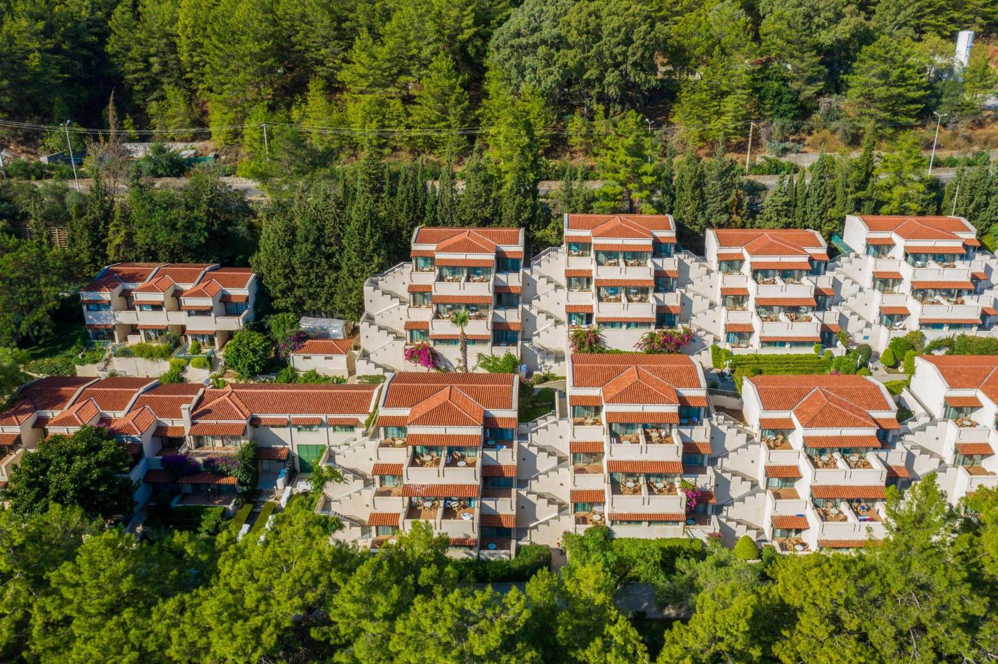 Labranda Mares Marmaris Hotel Esterno foto Residential complex in the village
